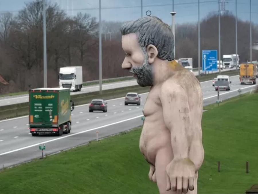 Naakte reus naar Gent? Toch maar liever niet Naakte reus naar Gent? Toch maar liever niet